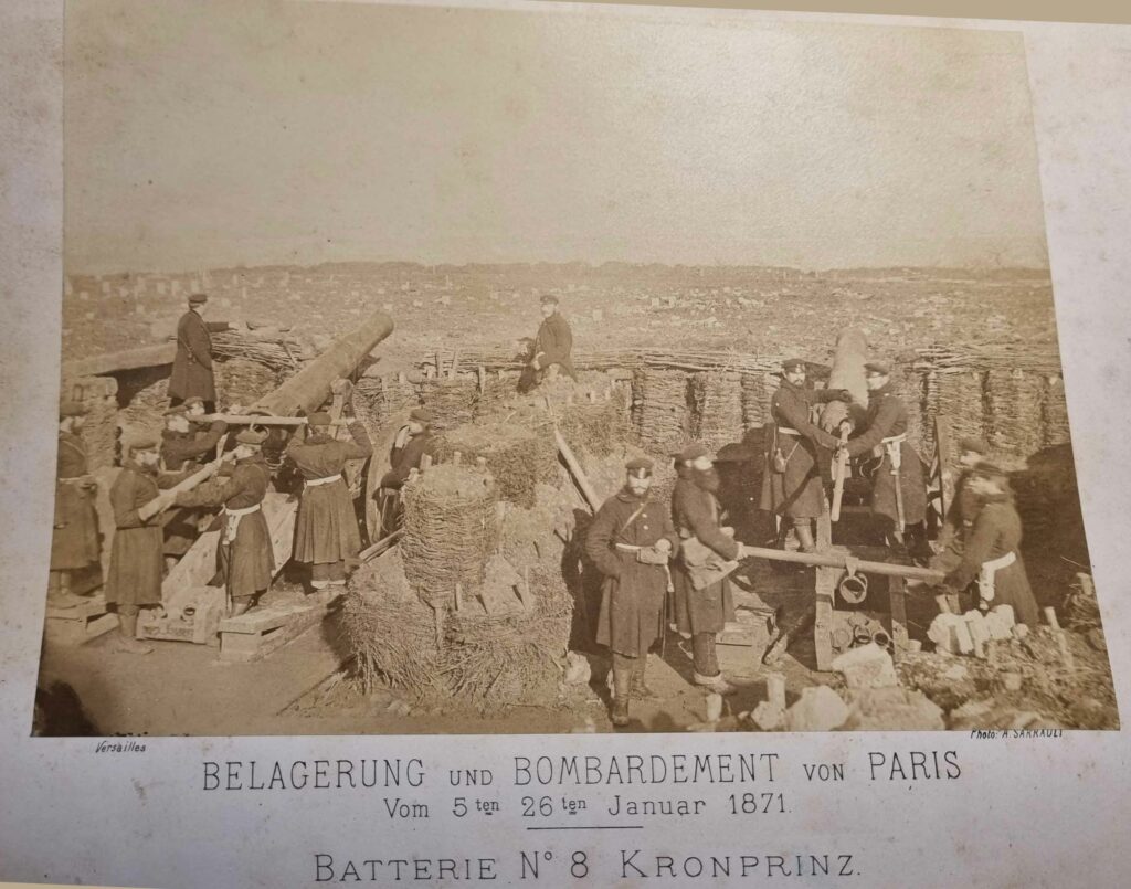 Photographie d'une batterie d'artillerie prussienne en 1871